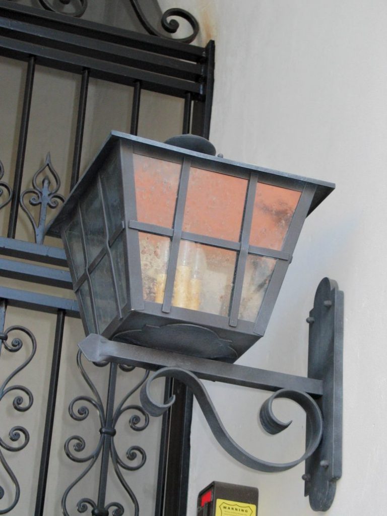 3 Reasons Why Wrought Iron is Excellent for LightingWhat to Know