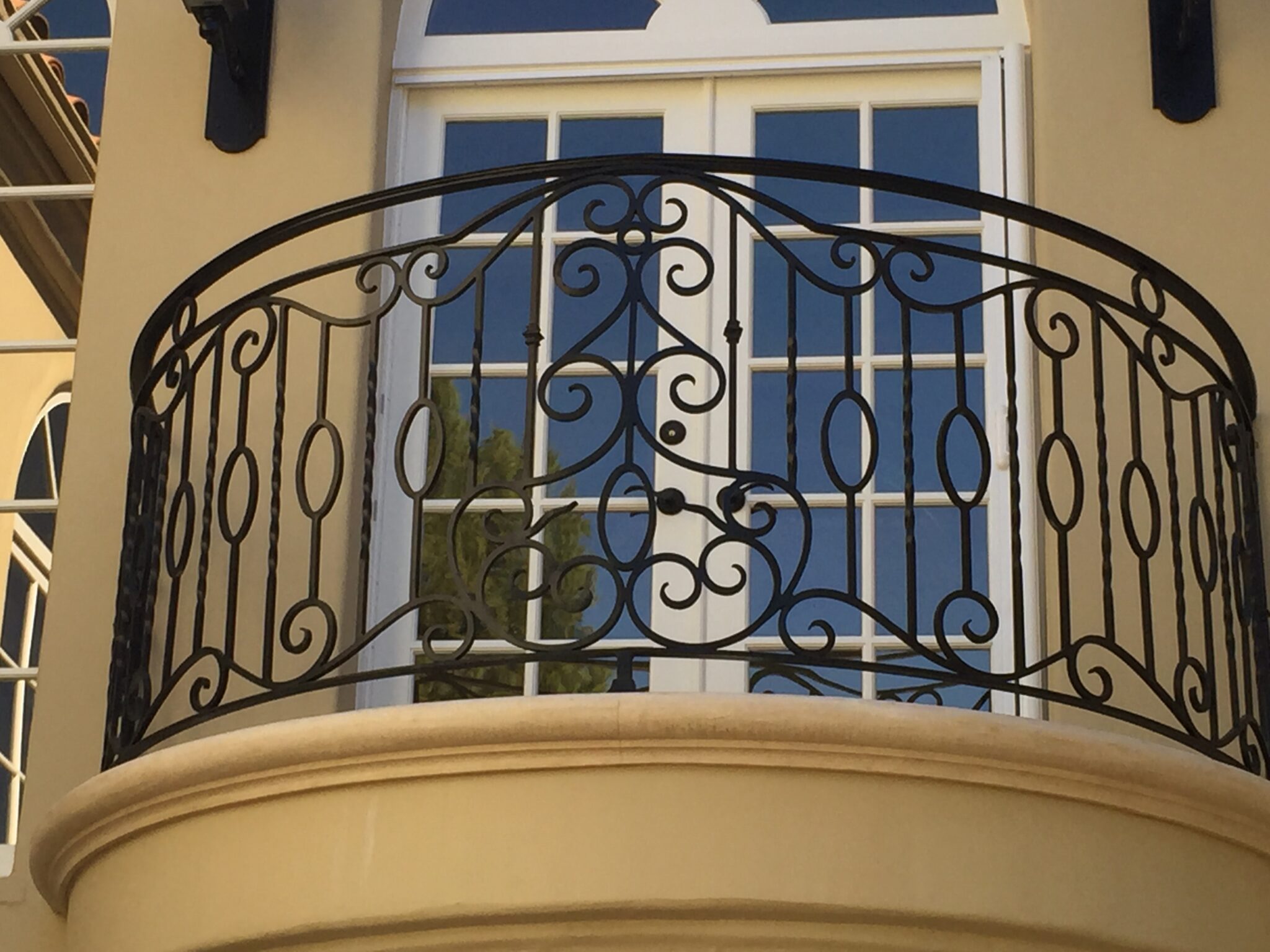 Balcony Railings - 4 Benefits Of Installing Them On Your Property - Artmexinc